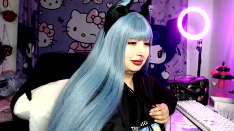 Snapshot of lussyevans_ chatting on July 17, 8:43 am lussyevans_ online show from July 17, 8:43 am
