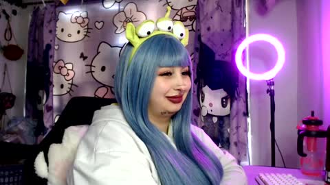 Snapshot of lussyevans_ chatting on August 4, 12:19 pm lussyevans_ online show from August 4, 12:19 pm