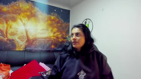 Snapshot of lust_mom chatting on December 31, 11:31 am Angela 3 online show from December 31, 11:31 am