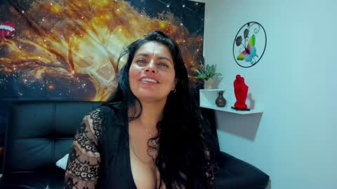 Snapshot of lust_mom chatting on December 31, 5:40 pm Angela 3 online show from December 31, 5:40 pm