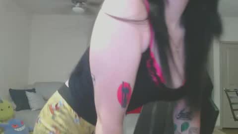 Snapshot of lustfullives chatting on December 19, 12:02 am LustfulLives online show from December 19, 12:02 am