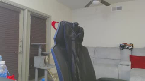 Snapshot of lustfullives chatting on January 6, 6:25 am LustfulLives online show from January 6, 6:25 am