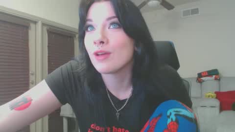 Snapshot of lustfullives chatting on February 9, 3:43 am LustfulLives online show from February 9, 3:43 am