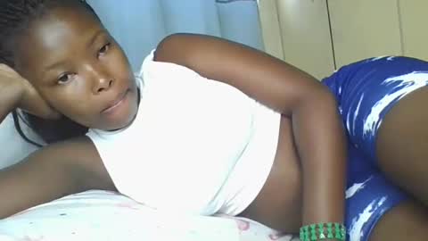 Snapshot of lustrousnerd chatting on October 26, 3:12 am Noreh online show from October 26, 3:12 am