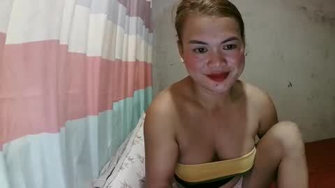 Snapshot of lusty_babe25 chatting on October 4, 3:04 am Flora Mae online show from October 4, 3:04 am