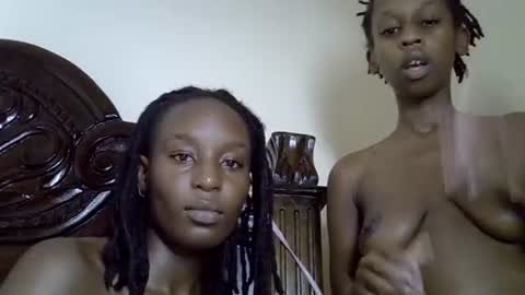 lutino_lovebirds online show from April 19, 6:10 pm