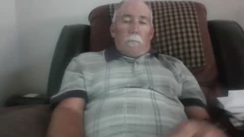 Snapshot of luv269er chatting on April 23, 6:43 pm luv269er online show from April 23, 6:43 pm