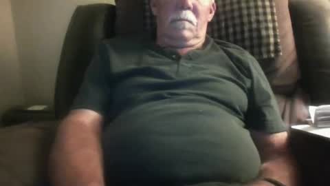 Snapshot of luv269er chatting on May 4, 4:30 am luv269er online show from May 4, 4:30 am