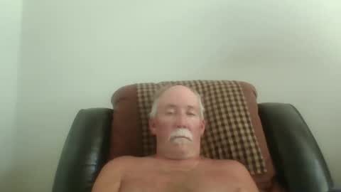 Snapshot of luv269er chatting on May 7, 10:37 pm luv269er online show from May 7, 10:37 pm