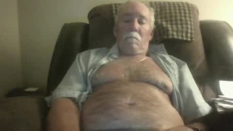 Snapshot of luv269er chatting on May 22, 6:31 am luv269er online show from May 22, 6:31 am