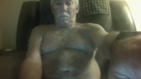 Snapshot of luv269er chatting on May 25, 5:24 am luv269er online show from May 25, 5:24 am