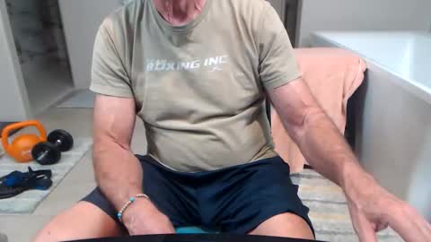 luv_missle online show from March 21, 4:06 am