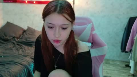 Snapshot of luvellina chatting on June 23, 9:51 am luvellina online show from June 23, 9:51 am