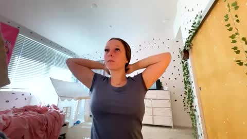 luvkendal online show from October 19, 5:35 pm