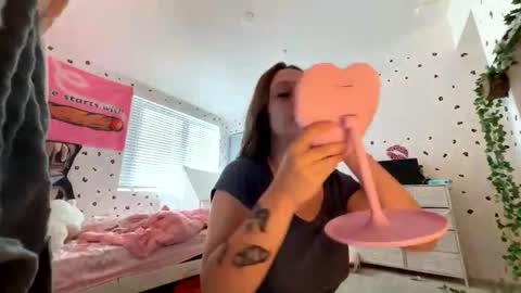 luvkendal online show from October 20, 3:23 pm