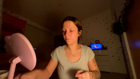 luvkendal online show from October 24, 3:25 am