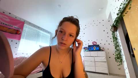 luvkendal online show from October 25, 6:57 pm