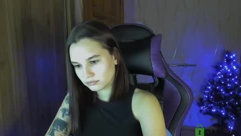 Snapshot of luvmeeow chatting on December 4, 12:08 am Ann online show from December 4, 12:08 am