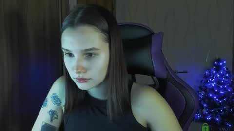 Snapshot of luvmeeow chatting on December 8, 3:00 am Ann online show from December 8, 3:00 am