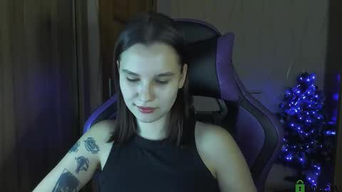 Snapshot of luvmeeow chatting on December 8, 6:01 am Ann online show from December 8, 6:01 am