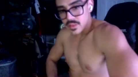 Snapshot of luvrboy77 chatting on June 19, 6:51 am luvrboy77 online show from June 19, 6:51 am