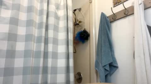 Snapshot of luvtobenude21 chatting on October 15, 11:32 am Joe and Sarah online show from October 15, 11:32 am