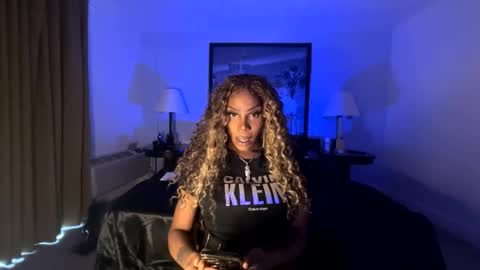 Snapshot of luvvlee chatting on May 1, 10:47 pm luvvlee online show from May 1, 10:47 pm