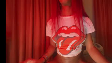 Snapshot of luvvlee chatting on June 13, 5:49 am luvvlee online show from June 13, 5:49 am