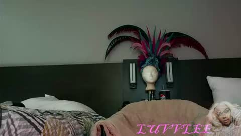 luvvlee online show from June 21, 11:18 pm