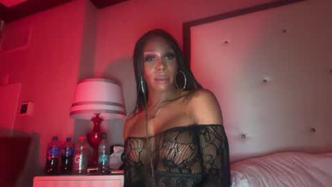luvvlee online show from July 10, 10:01 pm