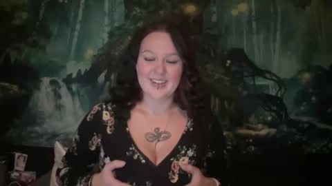 luvvvmia online show from October 17, 8:33 pm