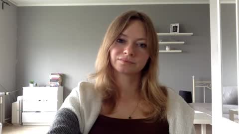 Snapshot of lux_millie chatting on September 14, 1:54 pm Millie online show from September 14, 1:54 pm