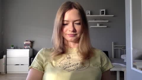 Snapshot of lux_millie chatting on October 19, 2:18 pm Millie online show from October 19, 2:18 pm