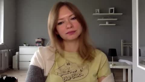 Snapshot of lux_millie chatting on October 28, 8:29 am Millie online show from October 28, 8:29 am