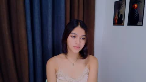 queen lux online show from June 24, 9:30 am