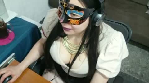 Snapshot of luxdasilva chatting on June 15, 10:45 pm luxdasilva online show from June 15, 10:45 pm