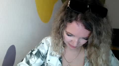 Snapshot of luxdonna chatting on June 17, 9:45 am Donna online show from June 17, 9:45 am