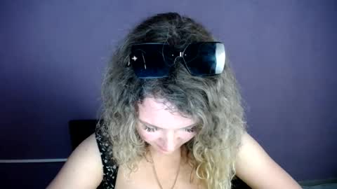 Snapshot of luxdonna chatting on June 22, 1:52 pm Donna online show from June 22, 1:52 pm