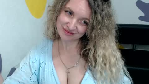 Snapshot of luxdonna chatting on June 26, 2:32 pm Donna online show from June 26, 2:32 pm