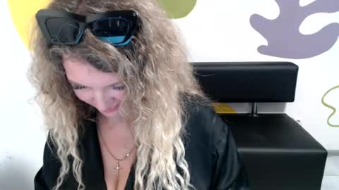 Snapshot of luxdonna chatting on July 6, 11:51 am Donna online show from July 6, 11:51 am