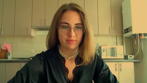 Snapshot of luxie_queen chatting on September 21, 7:43 am Katie online show from September 21, 7:43 am