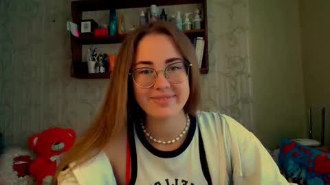 Snapshot of luxie_queen chatting on October 1, 9:48 am Katie online show from October 1, 9:48 am