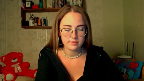 Snapshot of luxie_queen chatting on October 1, 9:54 pm Katie online show from October 1, 9:54 pm
