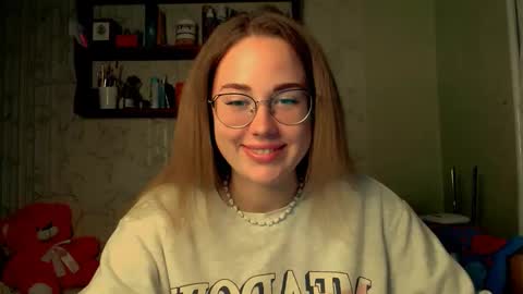 Snapshot of luxie_queen chatting on October 4, 4:05 pm Katie online show from October 4, 4:05 pm