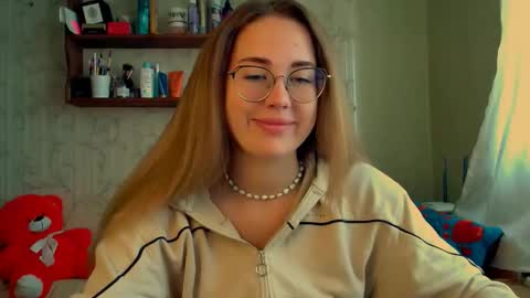 Snapshot of luxie_queen chatting on October 6, 10:02 am Katie online show from October 6, 10:02 am