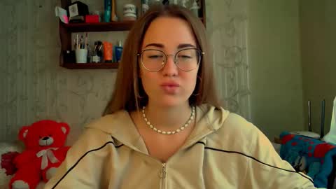 Snapshot of luxie_queen chatting on October 9, 11:30 am Katie online show from October 9, 11:30 am