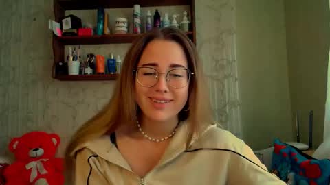 Snapshot of luxie_queen chatting on October 10, 8:02 am Katie online show from October 10, 8:02 am