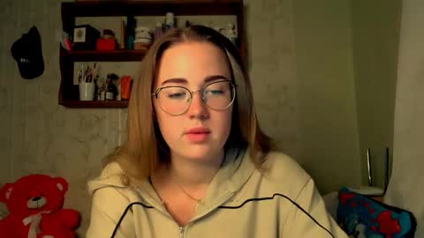 Snapshot of luxie_queen chatting on October 12, 3:55 pm Katie online show from October 12, 3:55 pm