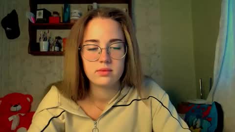 Snapshot of luxie_queen chatting on October 14, 4:46 am Katie online show from October 14, 4:46 am