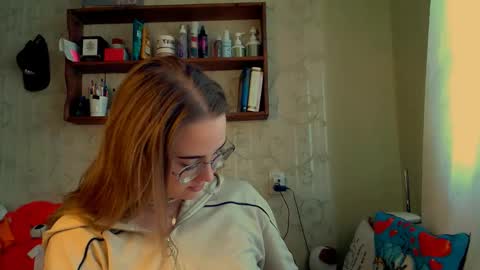 Snapshot of luxie_queen chatting on October 22, 9:20 am Katie online show from October 22, 9:20 am